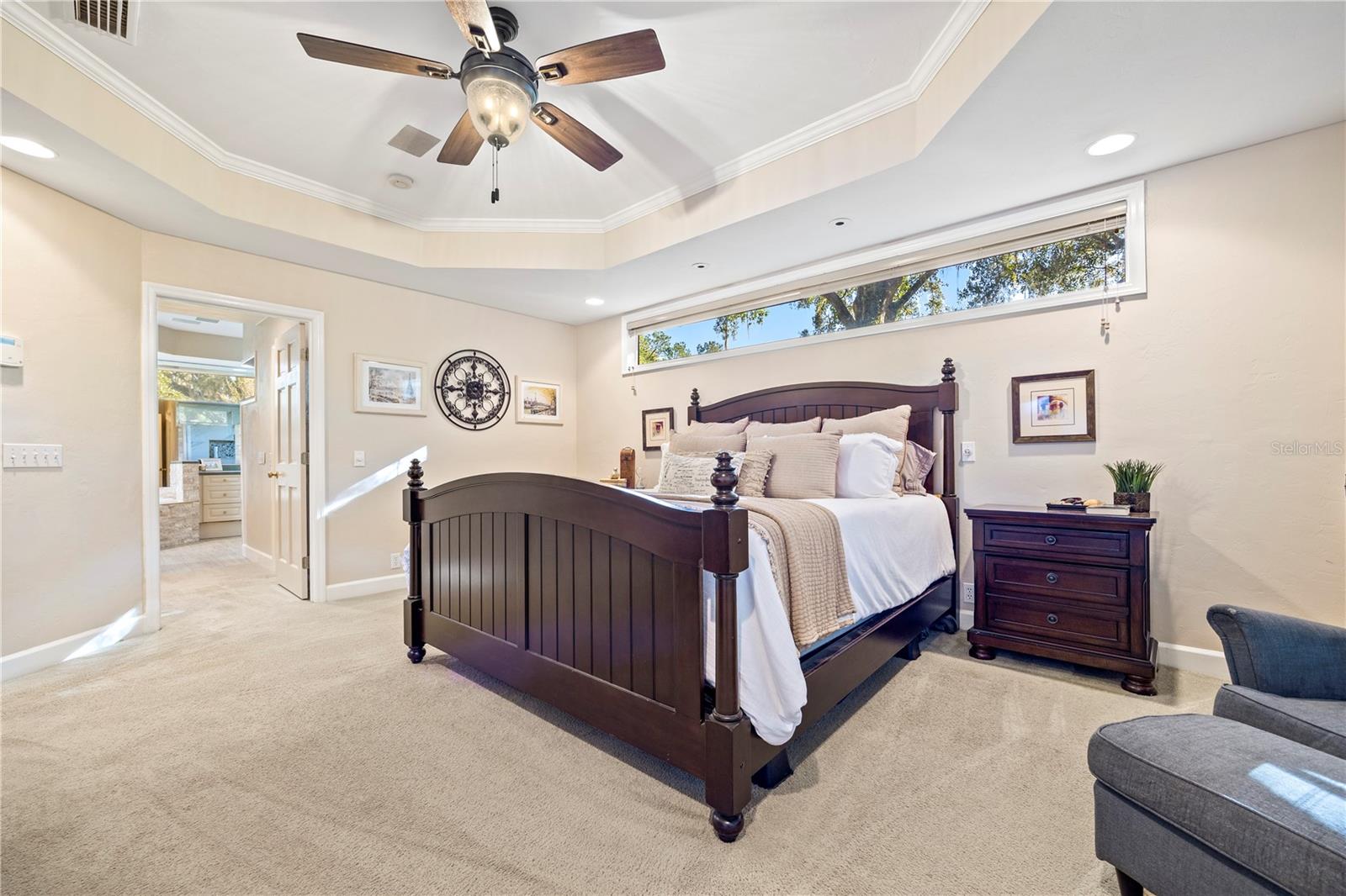 Listing photo id 16 for 6241 105th Avenue