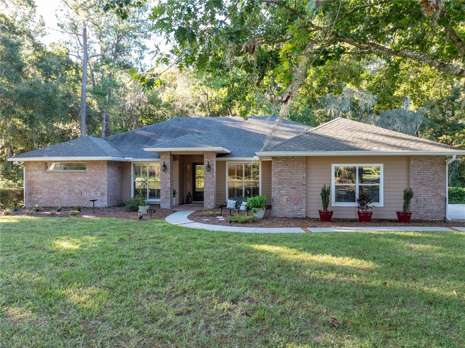 Listing photo id 0 for 6241 105th Avenue