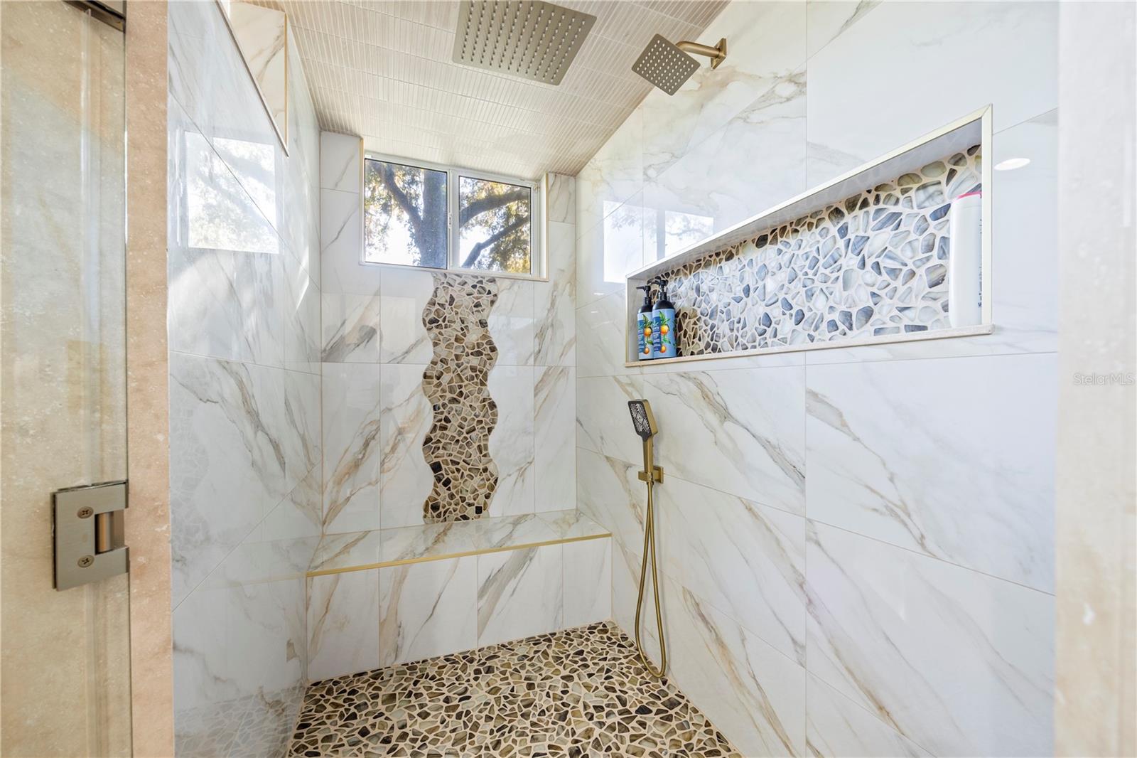 Listing photo id 20 for 6241 105th Avenue