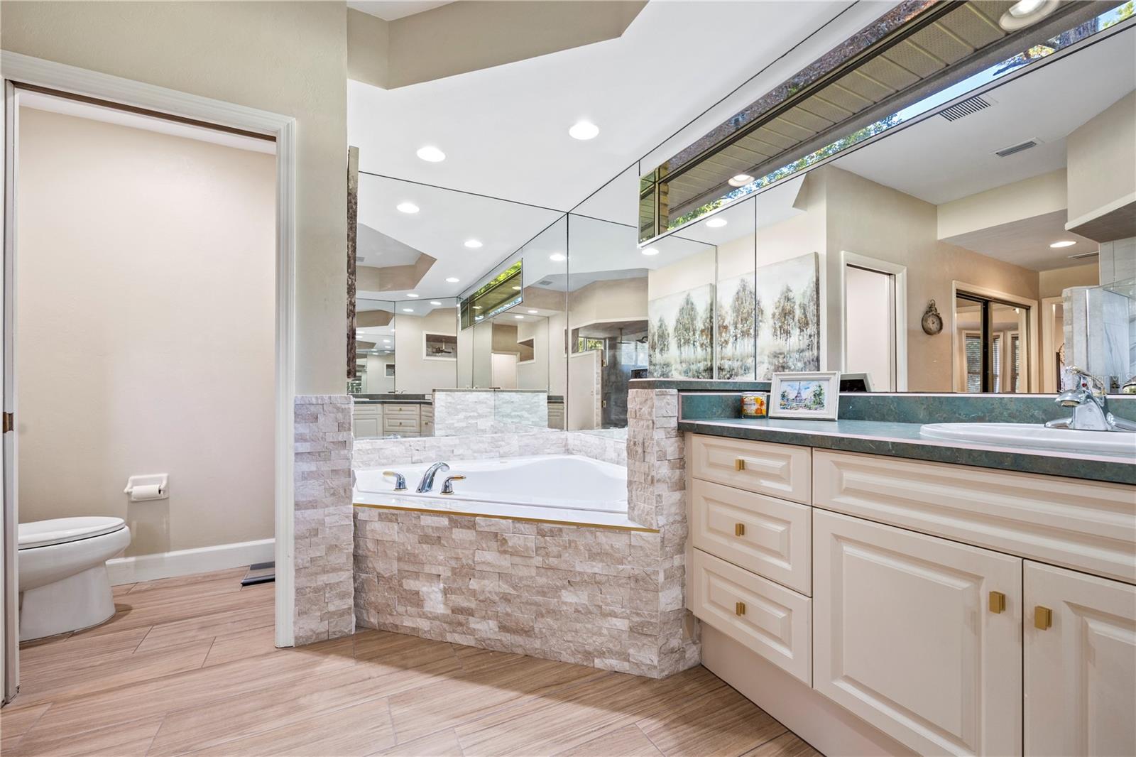 Listing photo id 21 for 6241 105th Avenue