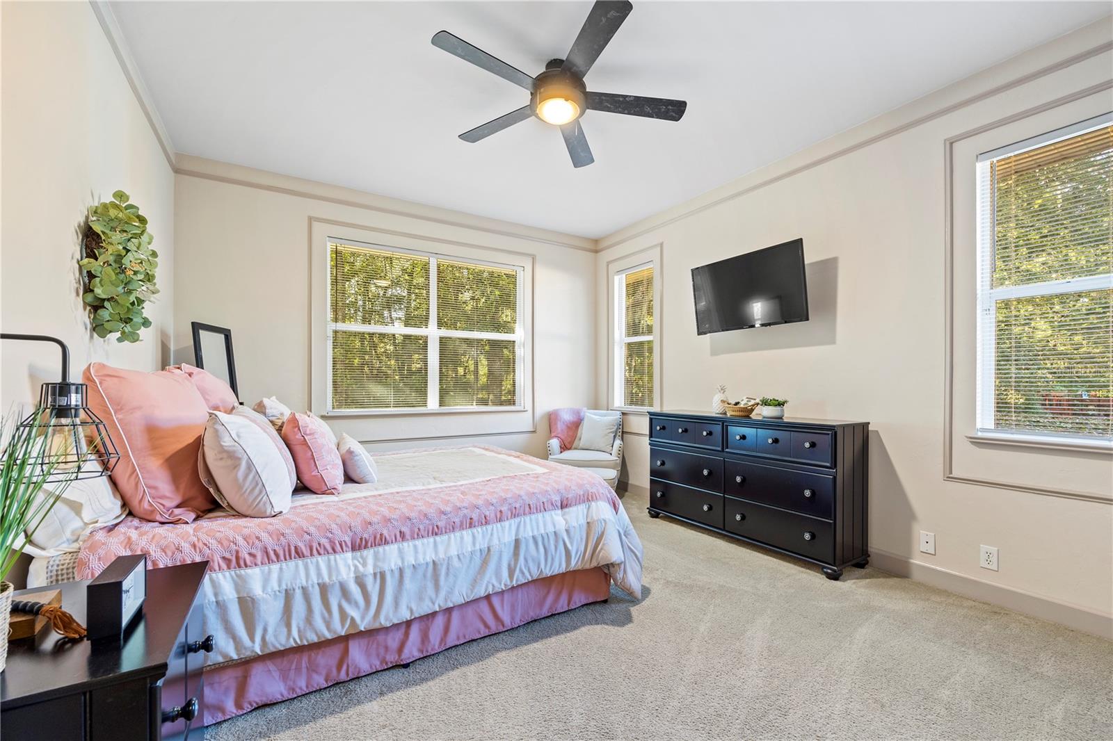 Listing photo id 25 for 6241 105th Avenue