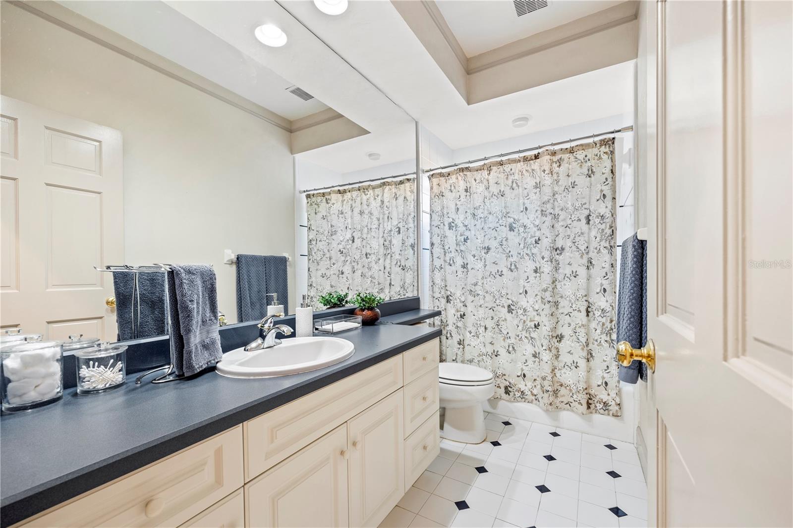 Listing photo id 26 for 6241 105th Avenue