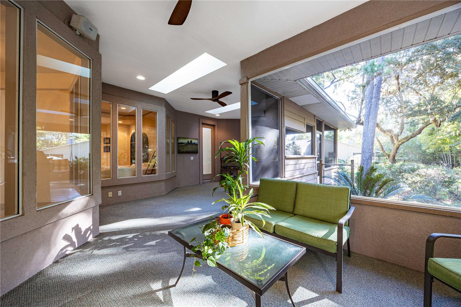 Listing photo id 29 for 6241 105th Avenue