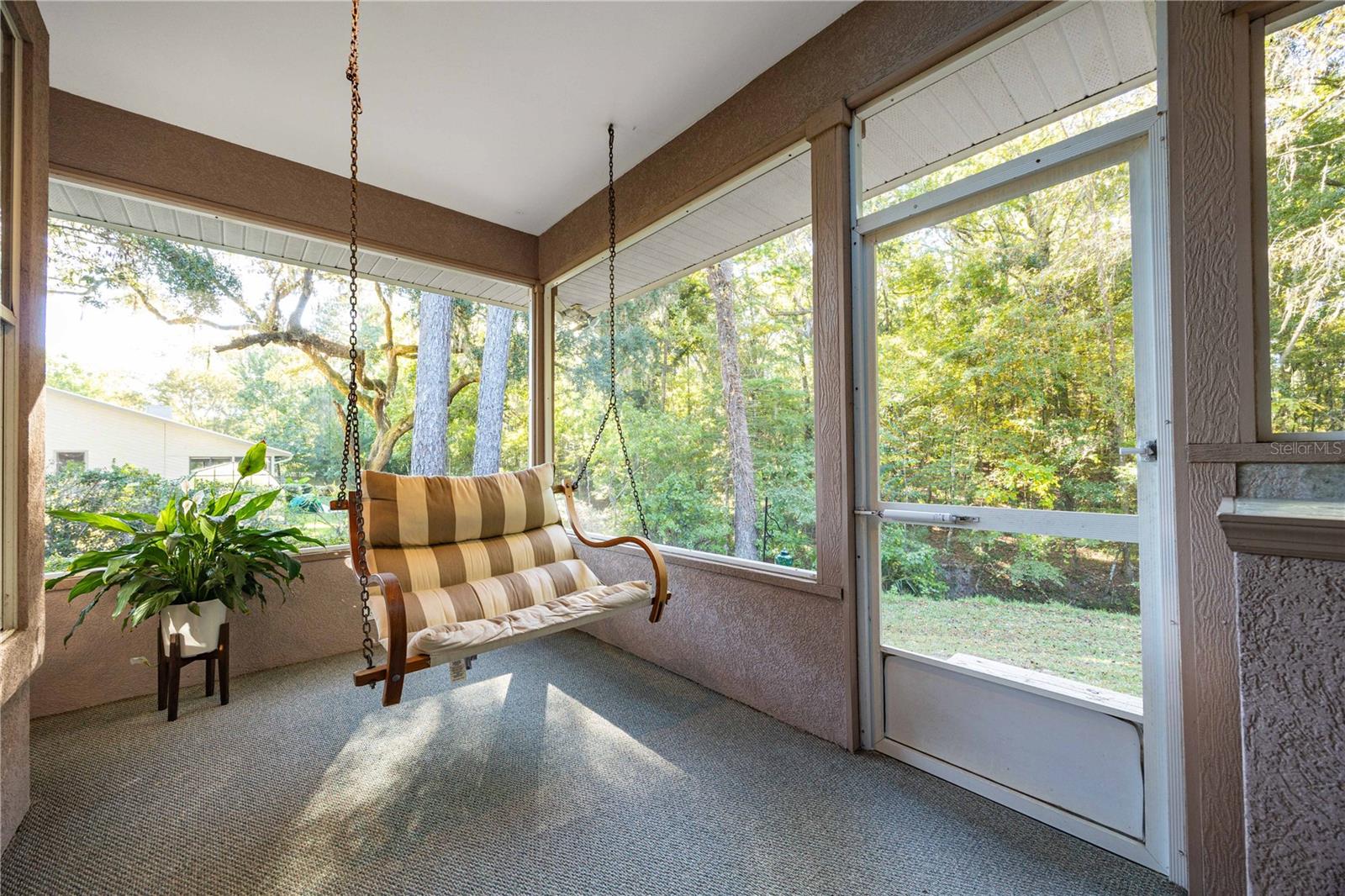 Listing photo id 32 for 6241 105th Avenue