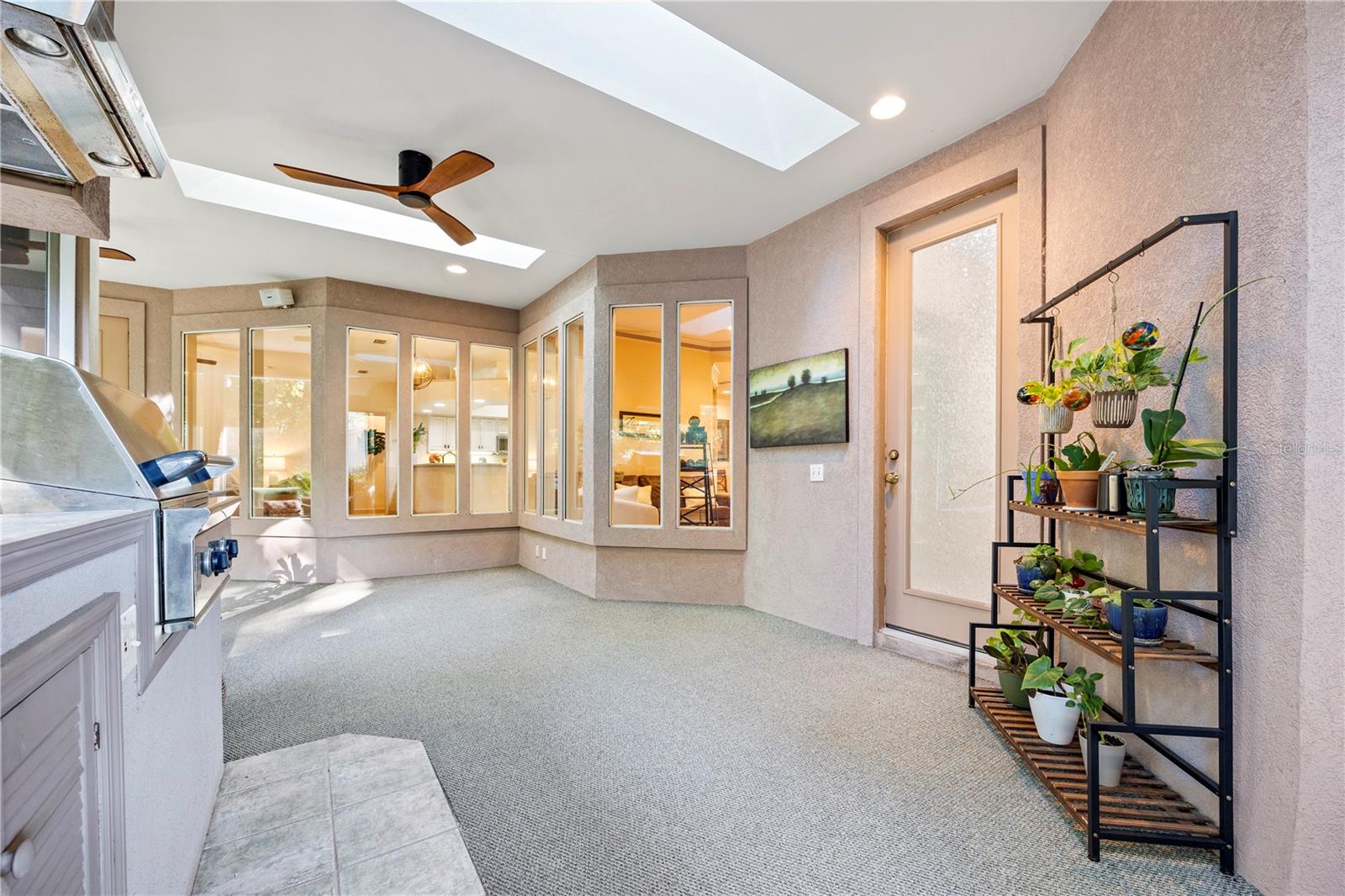 Listing photo id 33 for 6241 105th Avenue