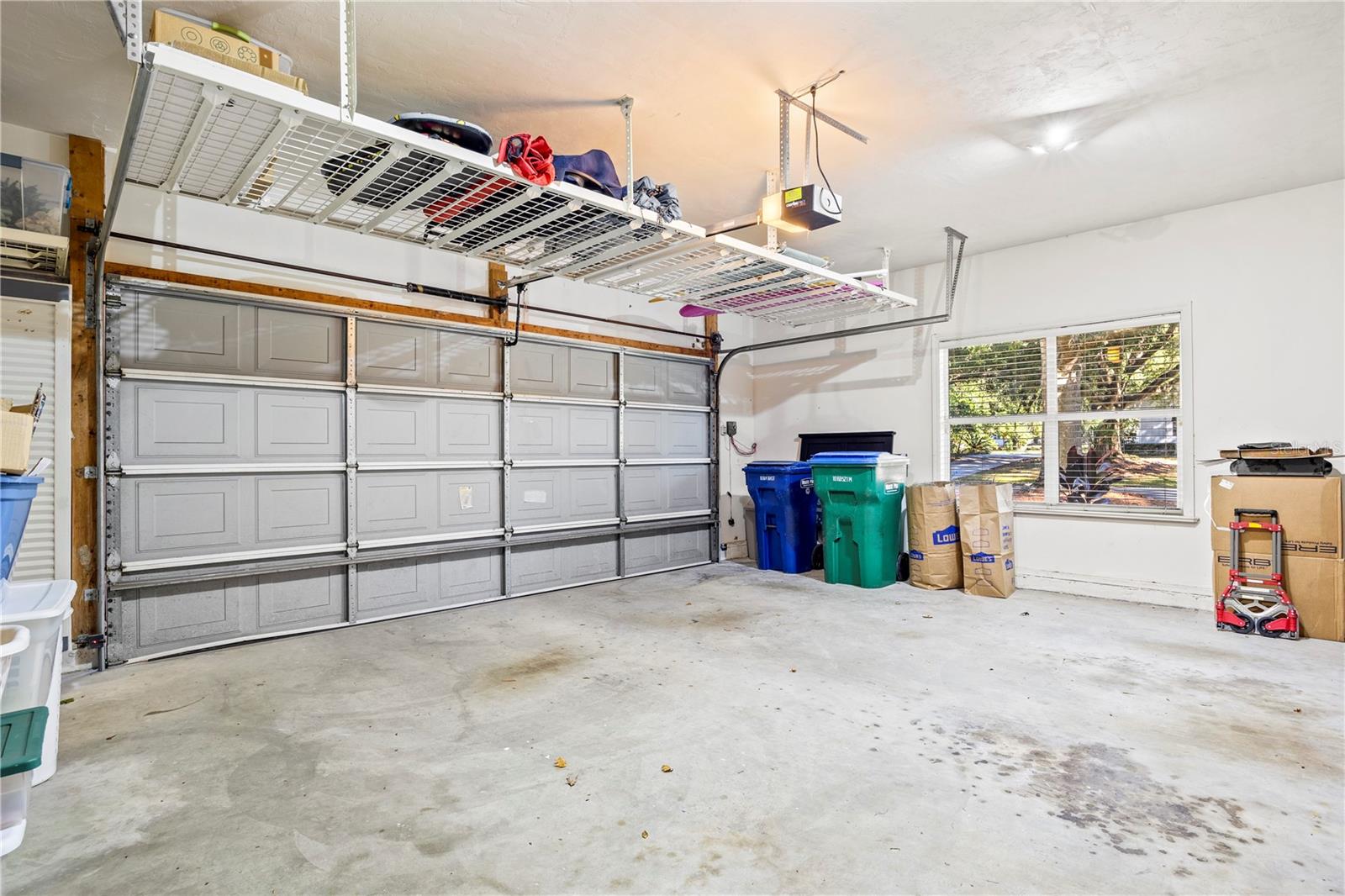 Listing photo id 37 for 6241 105th Avenue