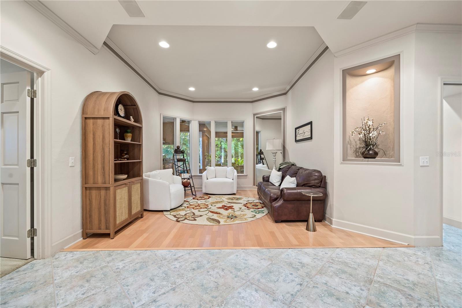 Listing photo id 2 for 6241 105th Avenue