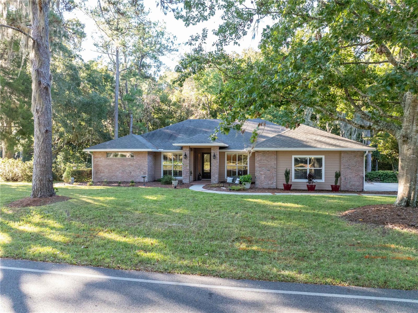 Listing photo id 38 for 6241 105th Avenue