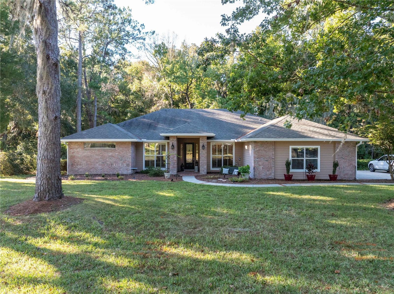 Listing photo id 39 for 6241 105th Avenue