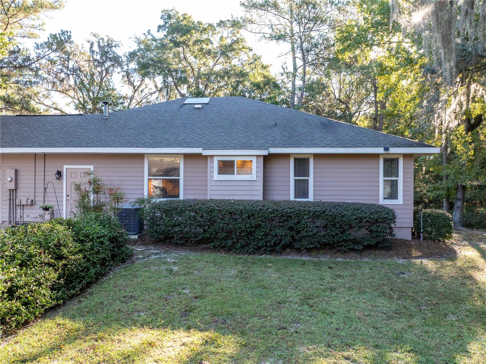 Listing photo id 42 for 6241 105th Avenue