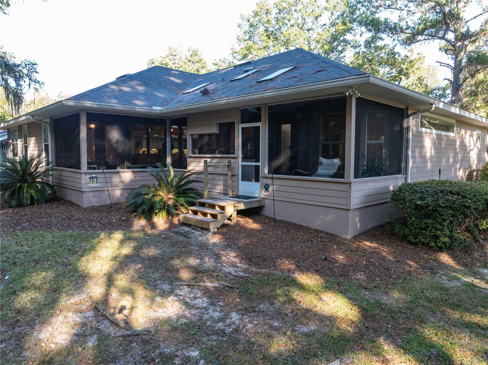 Listing photo id 43 for 6241 105th Avenue