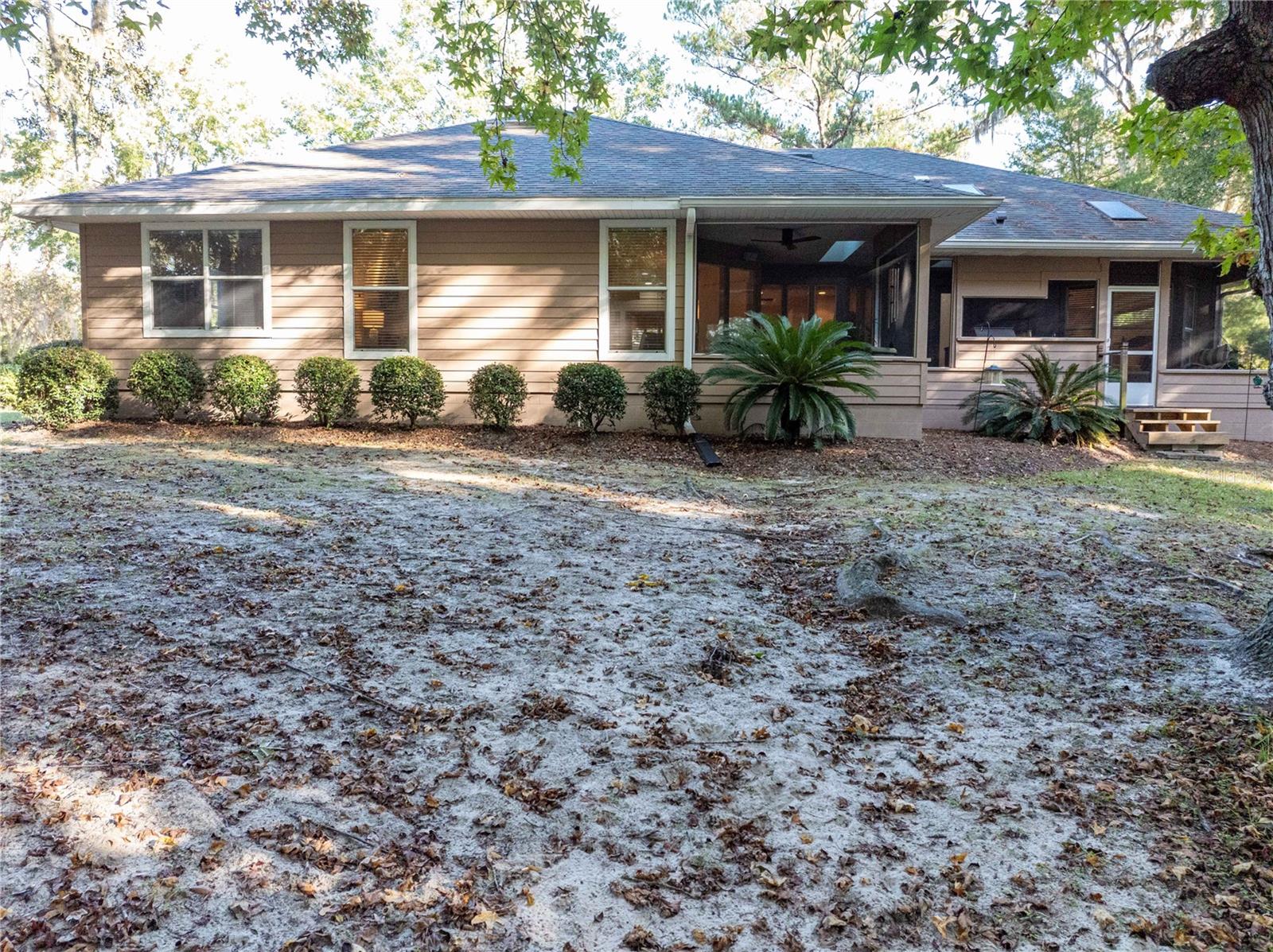 Listing photo id 44 for 6241 105th Avenue