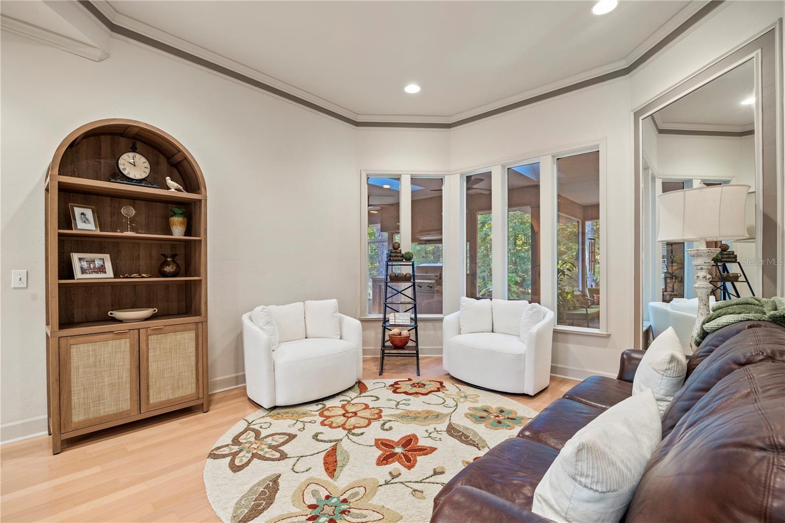 Listing photo id 3 for 6241 105th Avenue