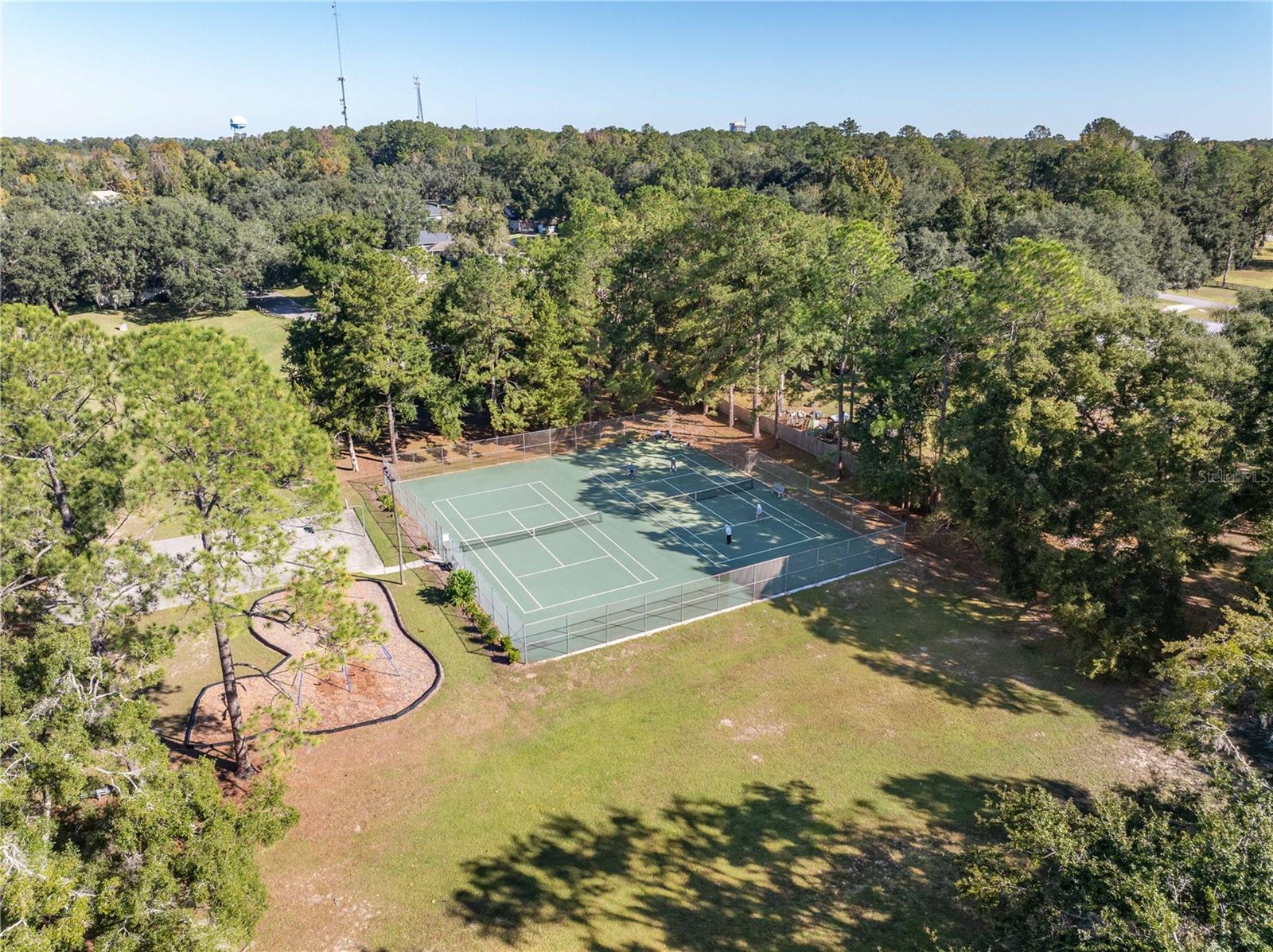 Listing photo id 53 for 6241 105th Avenue