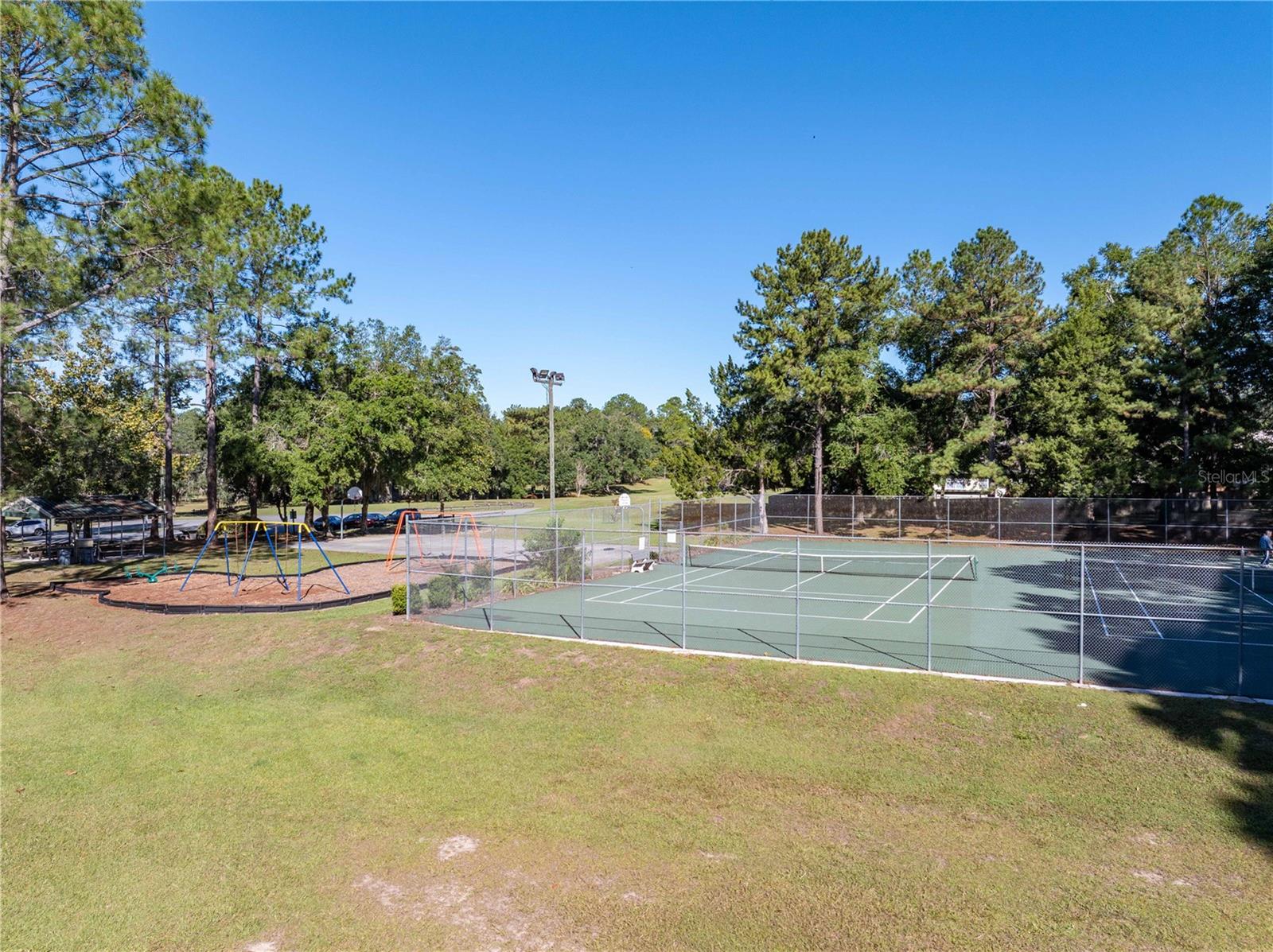 Listing photo id 54 for 6241 105th Avenue