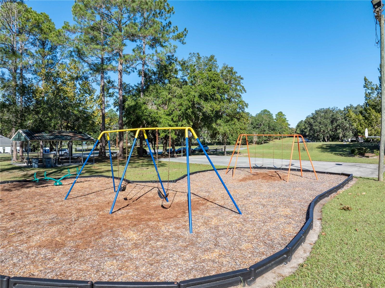 Listing photo id 55 for 6241 105th Avenue