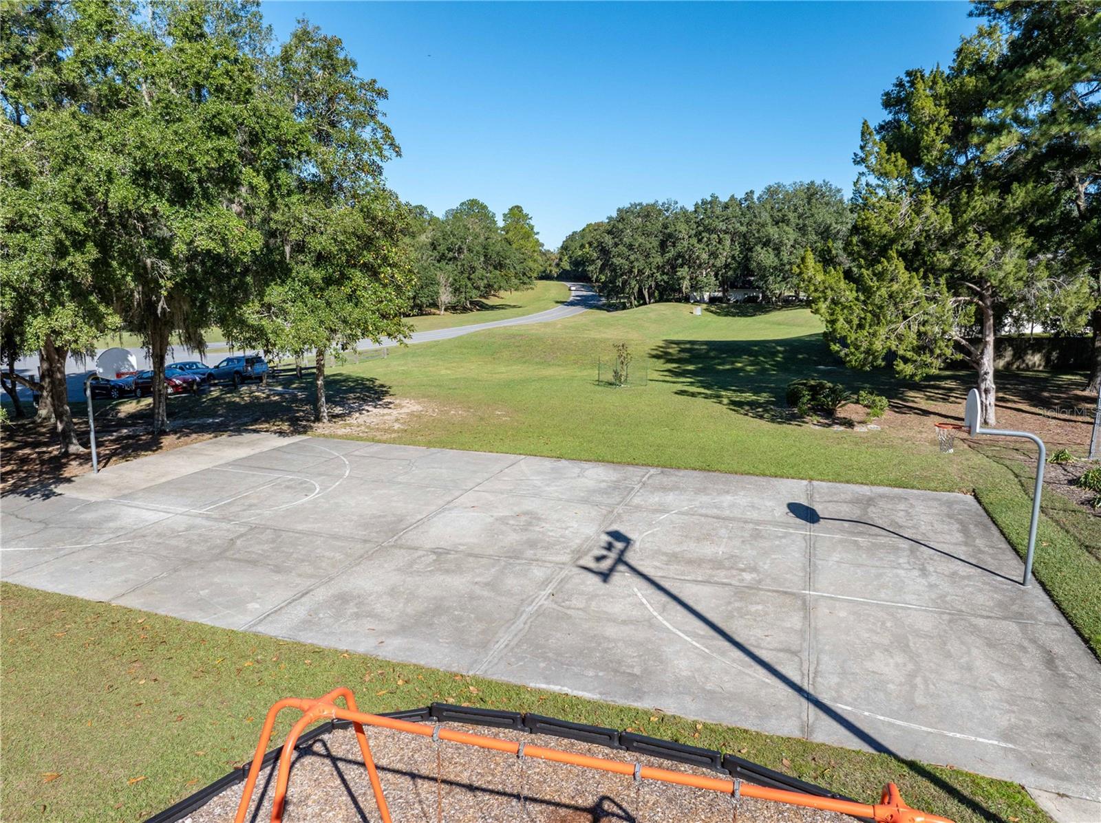 Listing photo id 56 for 6241 105th Avenue