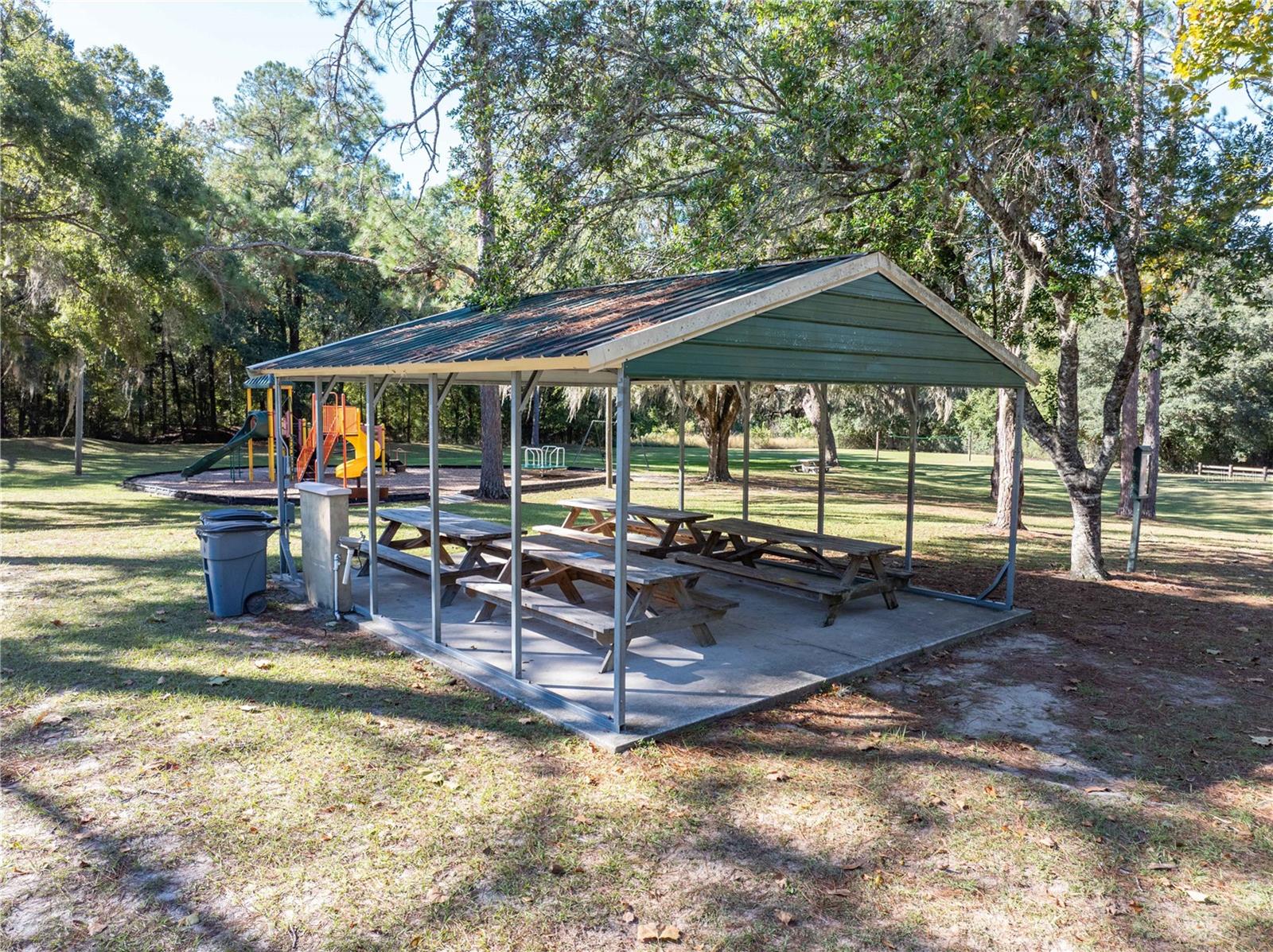 Listing photo id 57 for 6241 105th Avenue