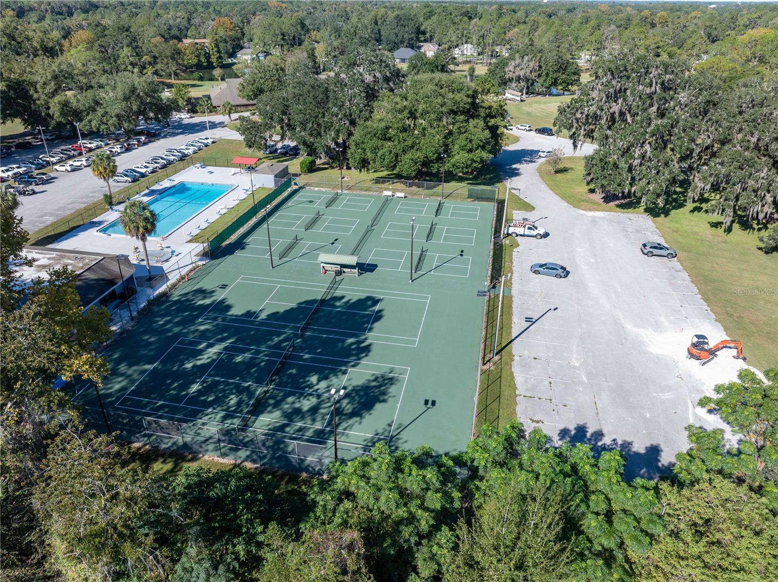 Listing photo id 64 for 6241 105th Avenue