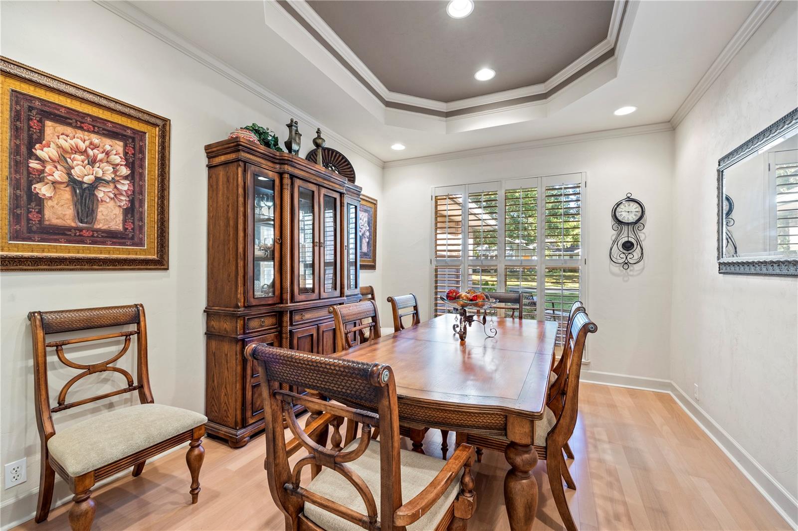 Listing photo id 5 for 6241 105th Avenue