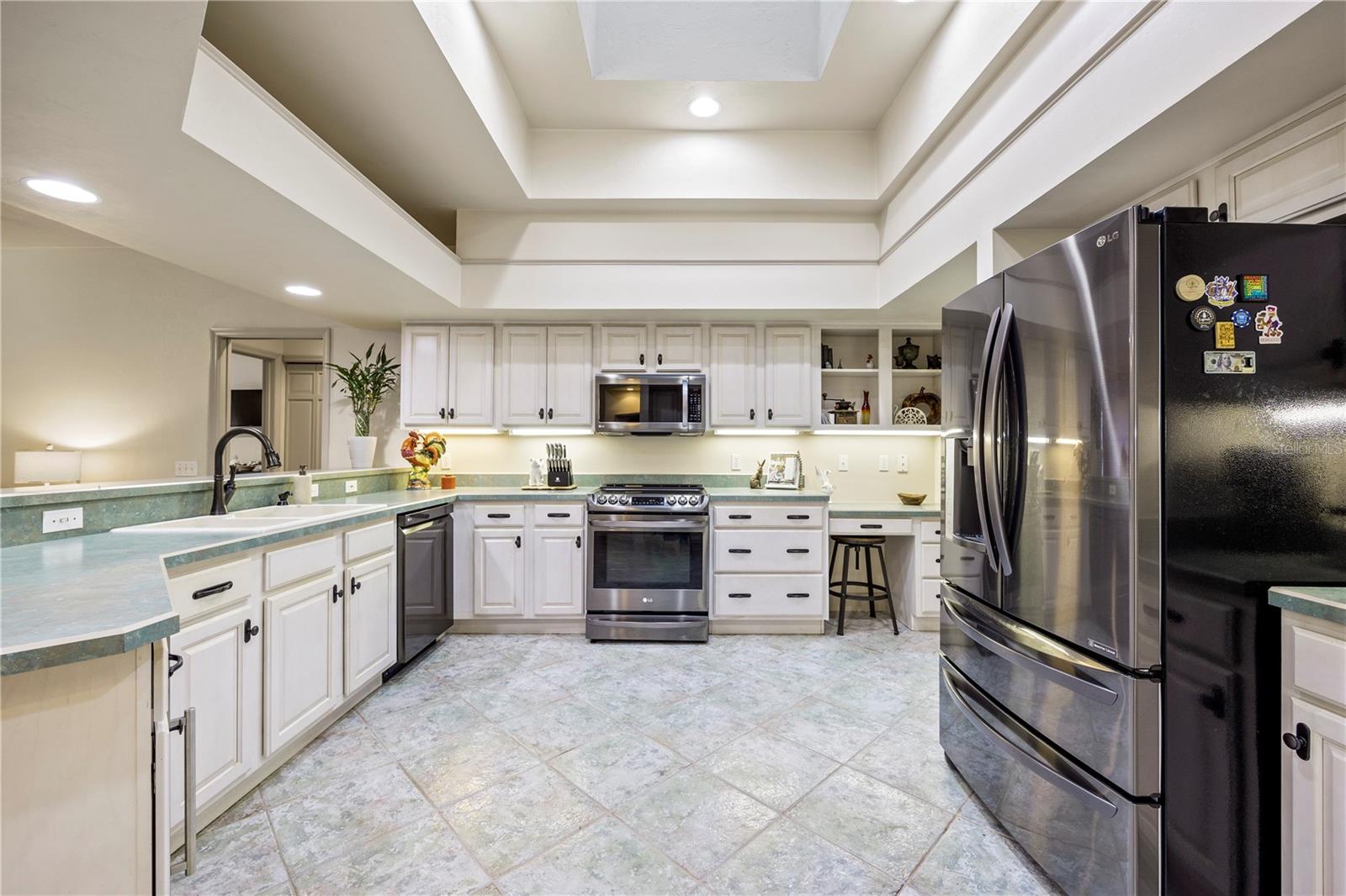 Listing photo id 6 for 6241 105th Avenue