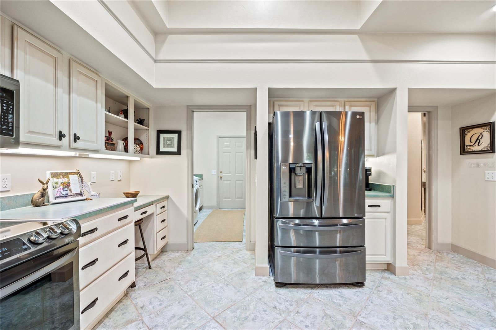 Listing photo id 7 for 6241 105th Avenue