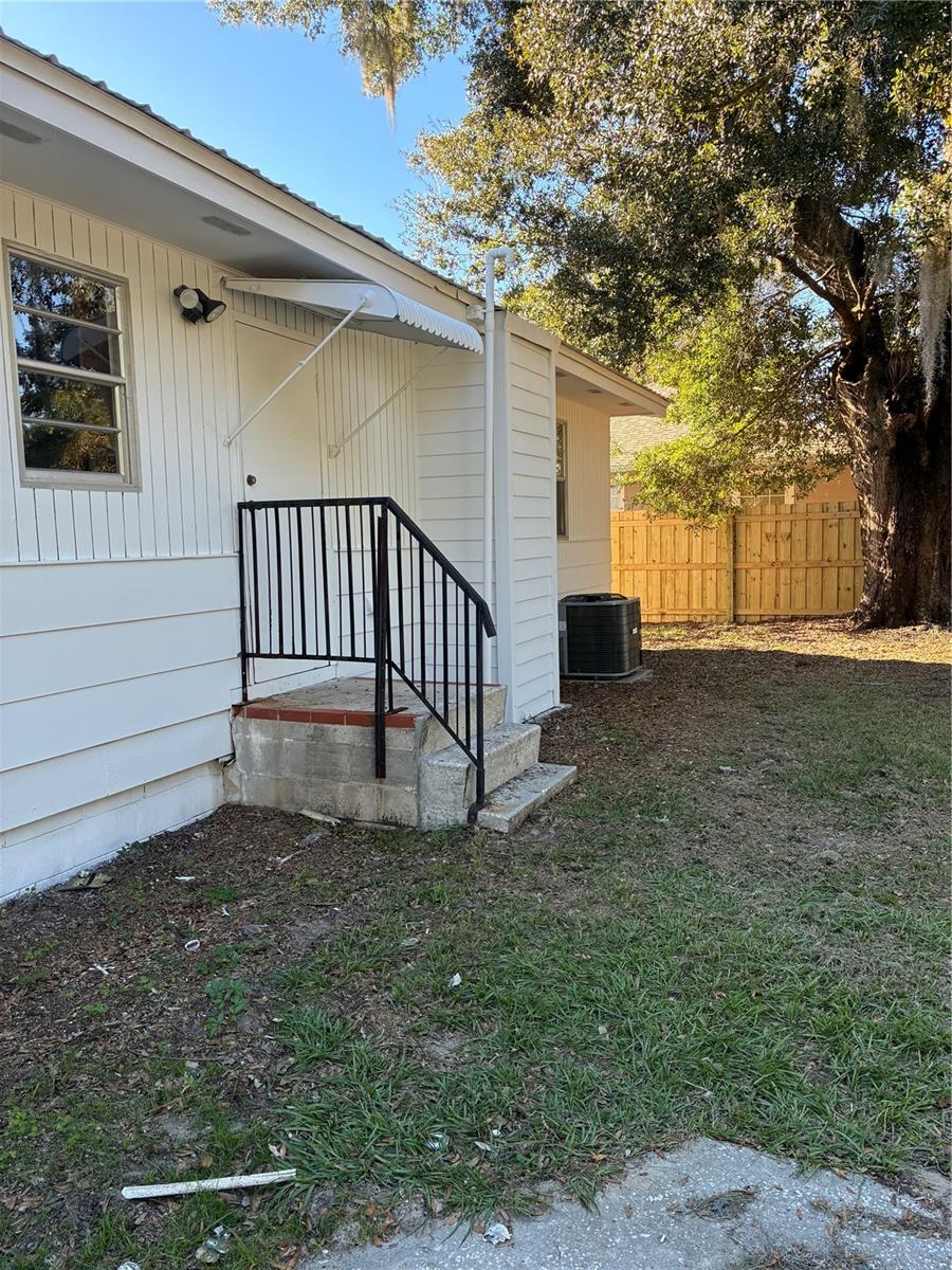 Image 17 of 20 For 470 Dove Street