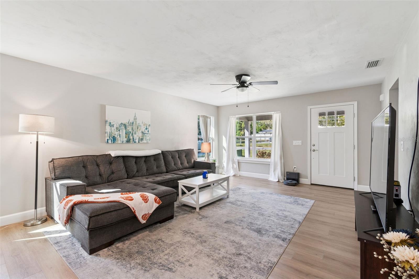 Image 12 of 31 For 13323 157th Avenue