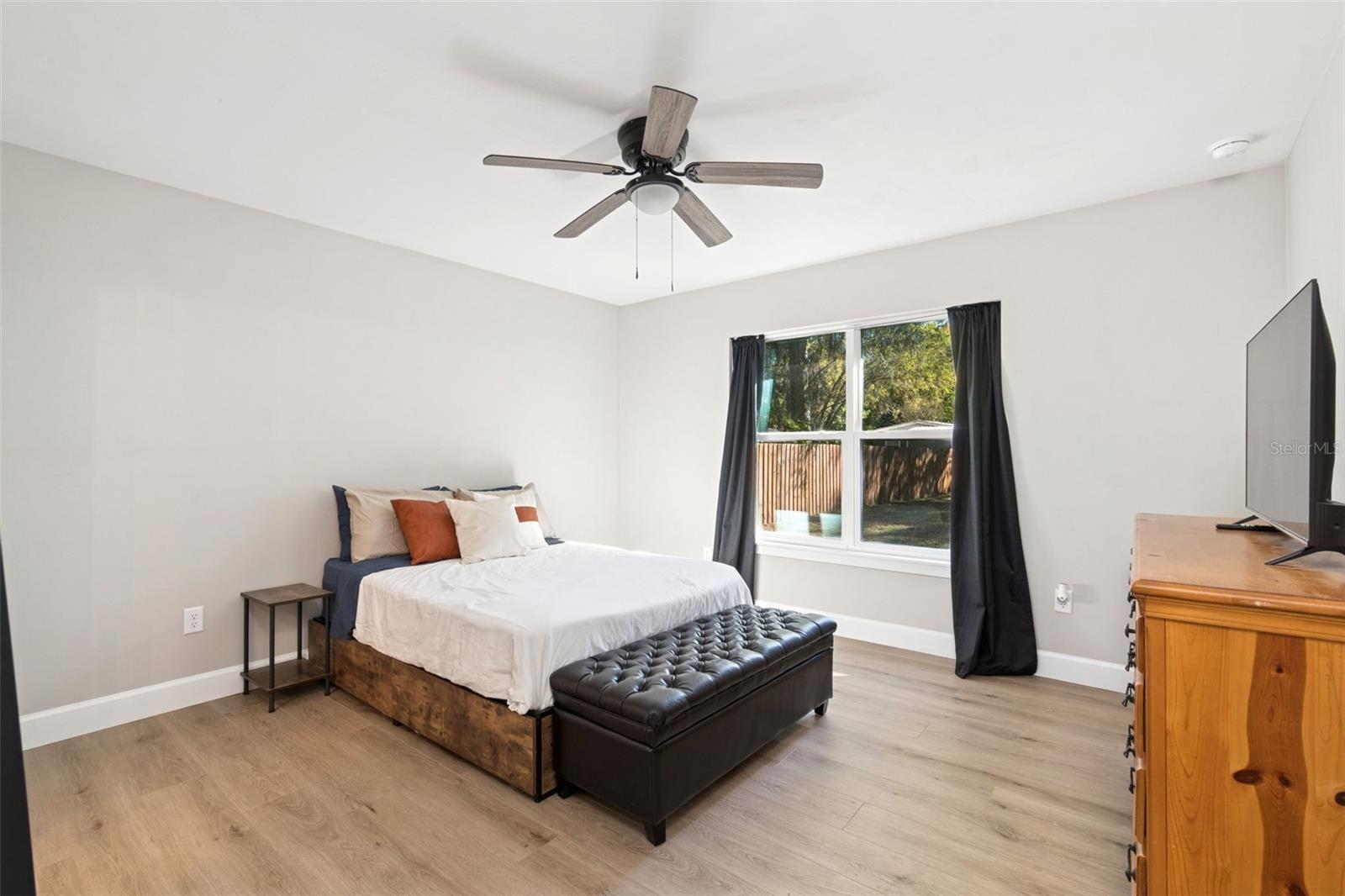 Image 21 of 31 For 13323 157th Avenue