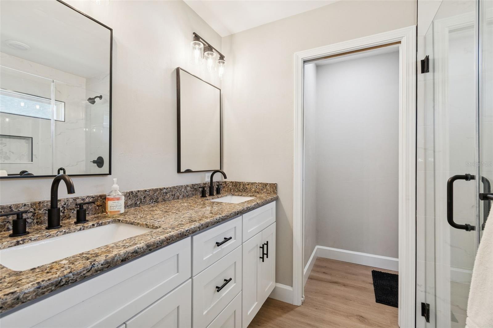 Image 22 of 31 For 13323 157th Avenue