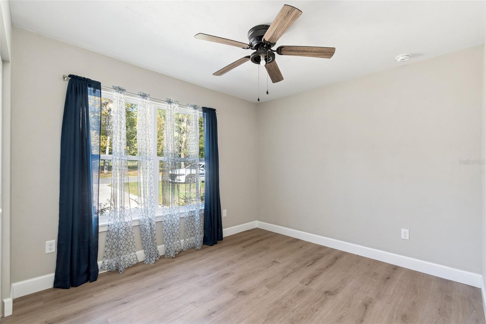 Image 24 of 31 For 13323 157th Avenue