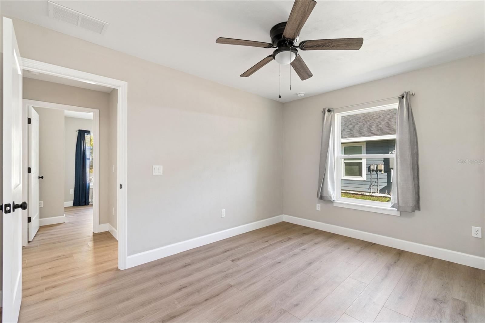 Image 27 of 31 For 13323 157th Avenue