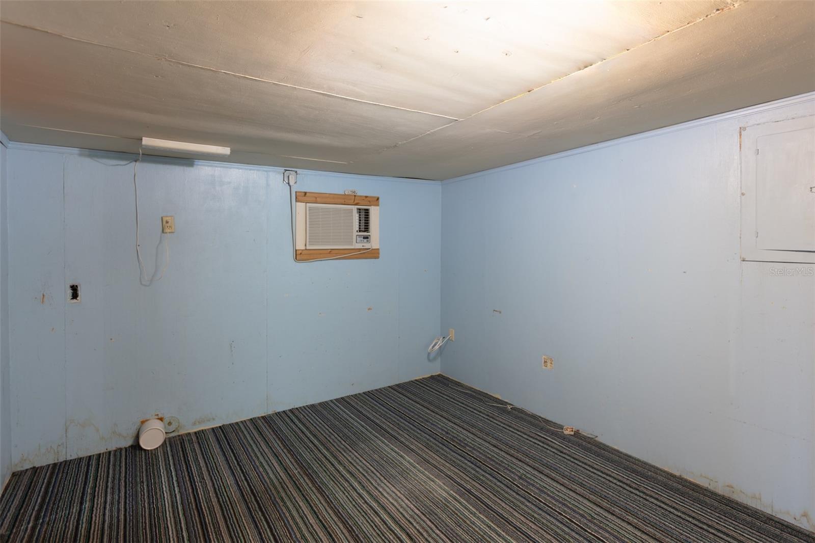 Image 22 of 34 For 393 Hilltop Drive