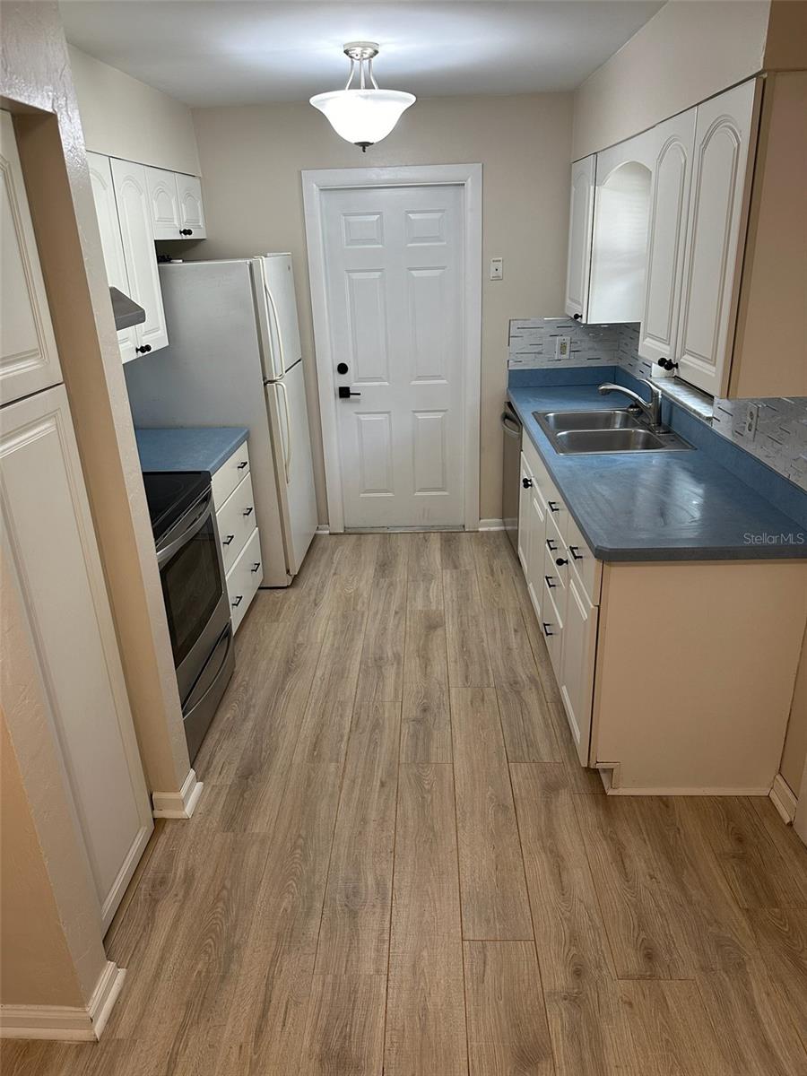 Image 4 of 8 For 14924 121st Terrace