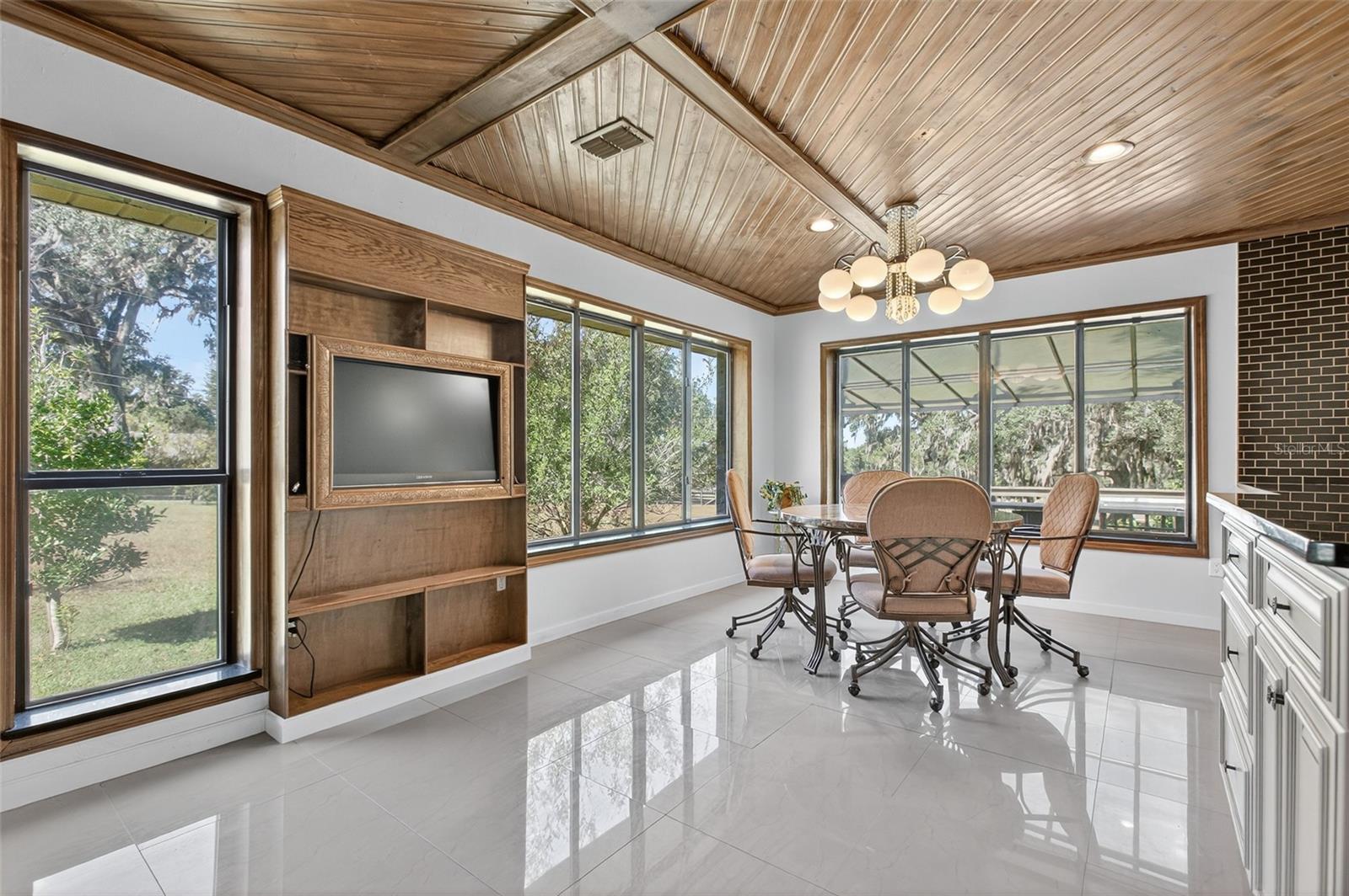 Listing photo id 13 for 12903 112th Avenue