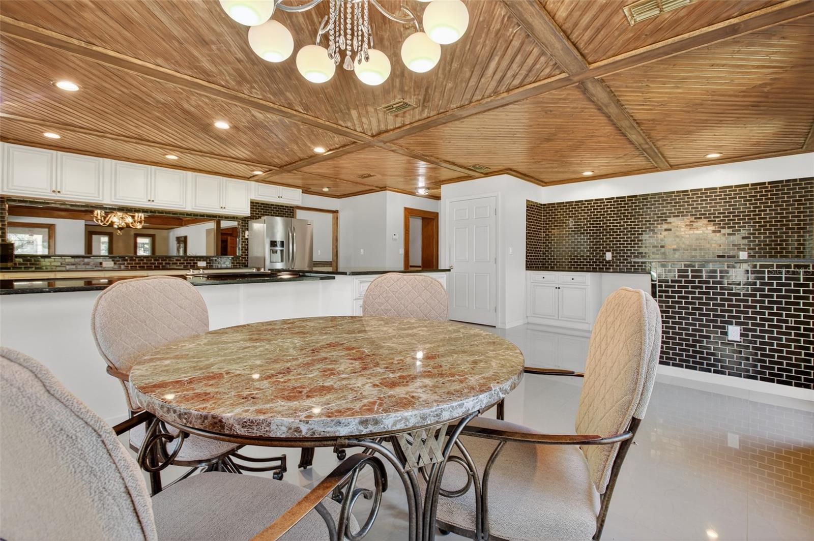 Listing photo id 16 for 12903 112th Avenue