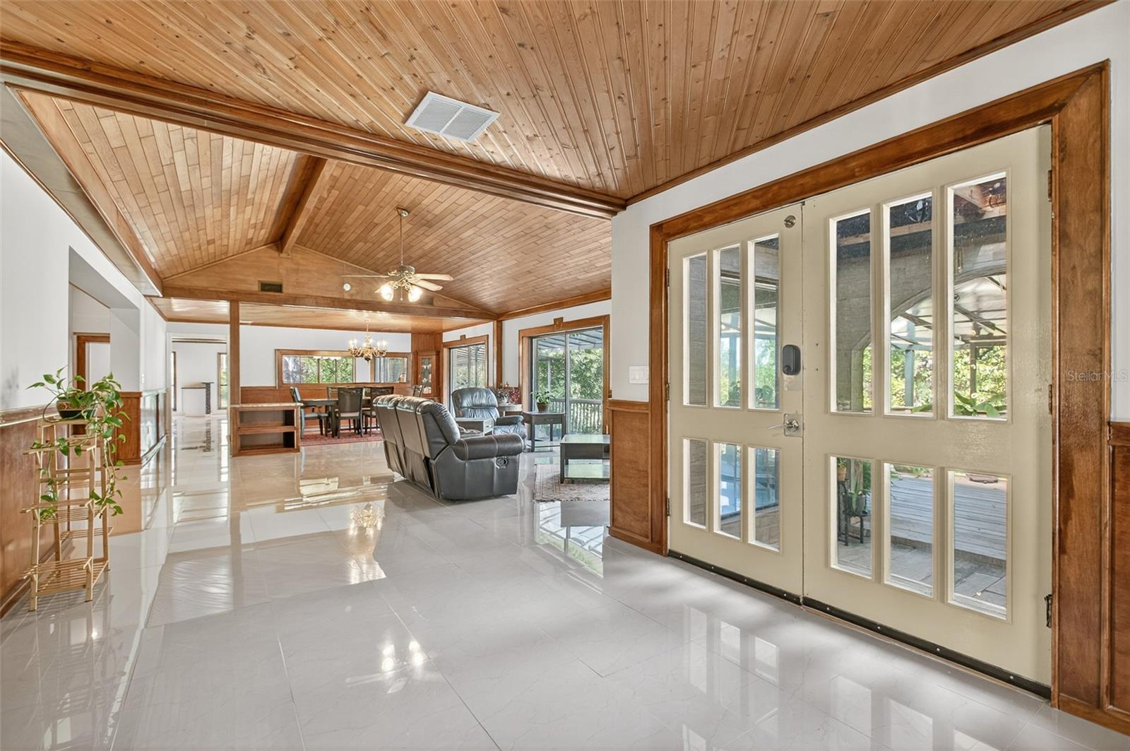 Listing photo id 1 for 12903 112th Avenue