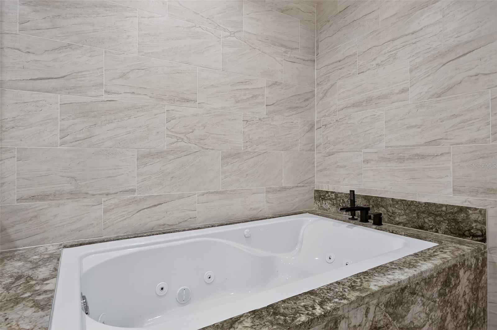 Listing photo id 29 for 12903 112th Avenue