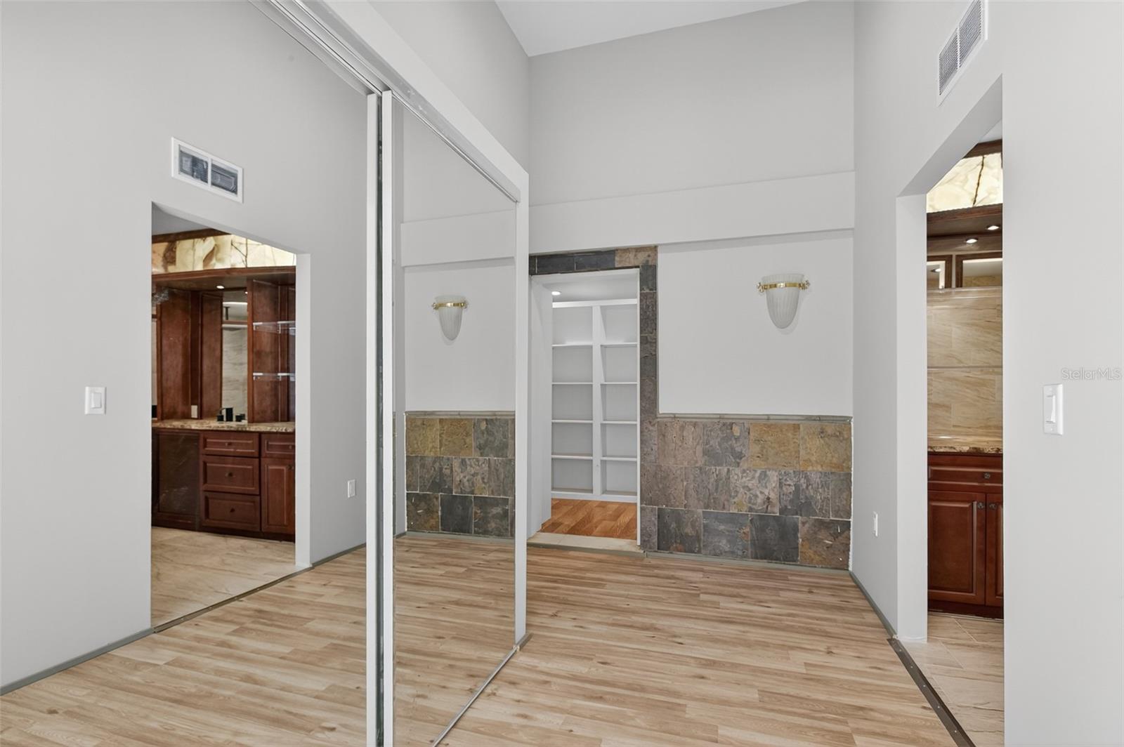 Listing photo id 33 for 12903 112th Avenue