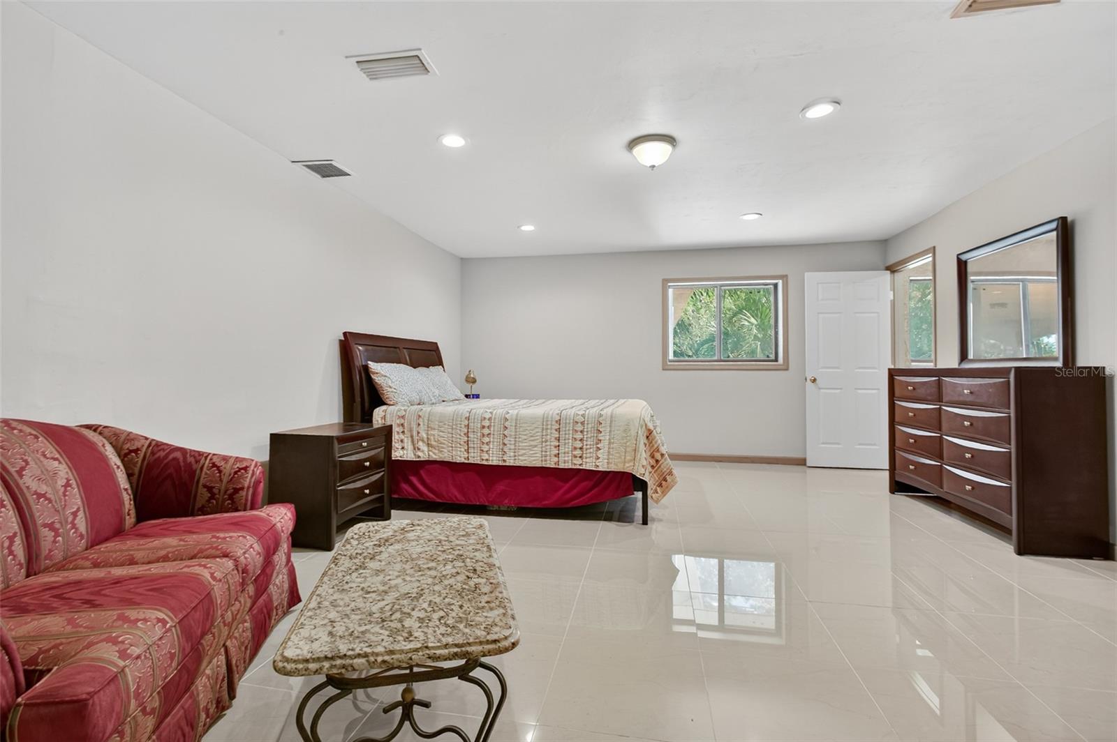 Listing photo id 36 for 12903 112th Avenue