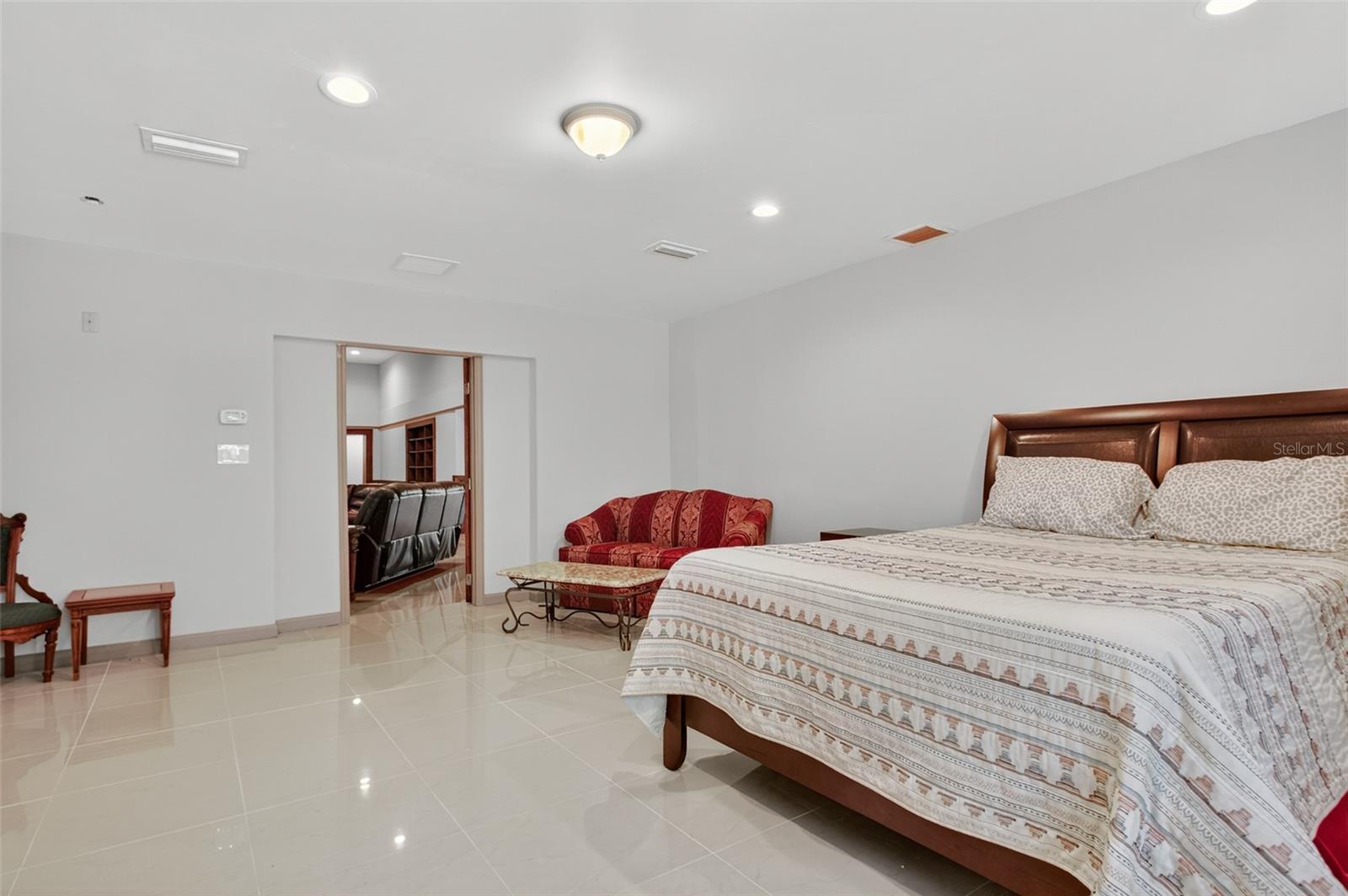 Listing photo id 37 for 12903 112th Avenue