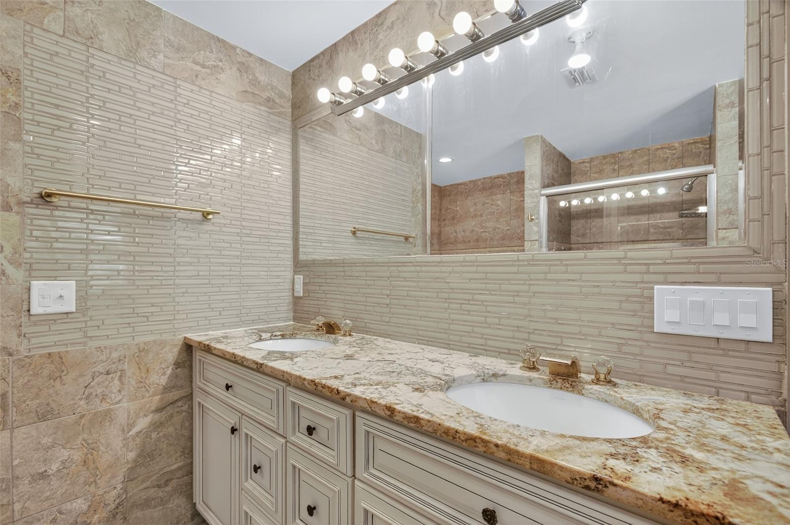 Listing photo id 40 for 12903 112th Avenue