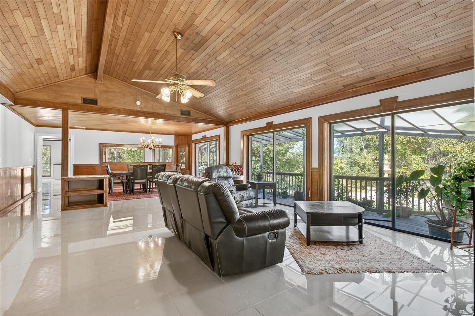 Listing photo id 3 for 12903 112th Avenue