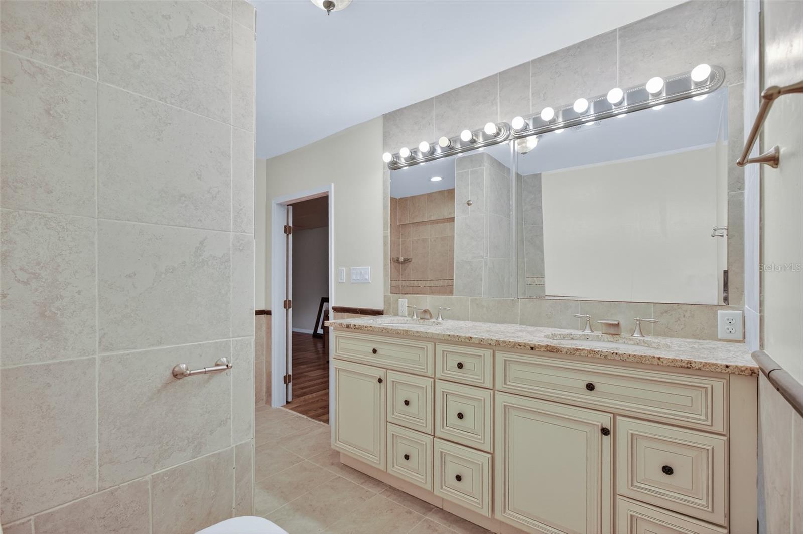 Listing photo id 51 for 12903 112th Avenue