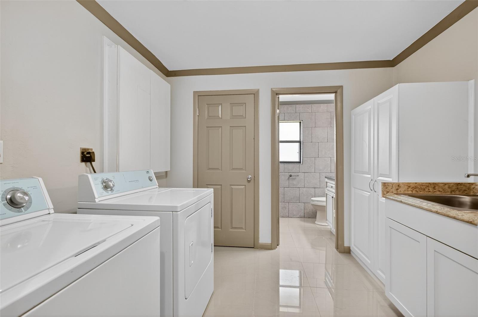 Listing photo id 52 for 12903 112th Avenue