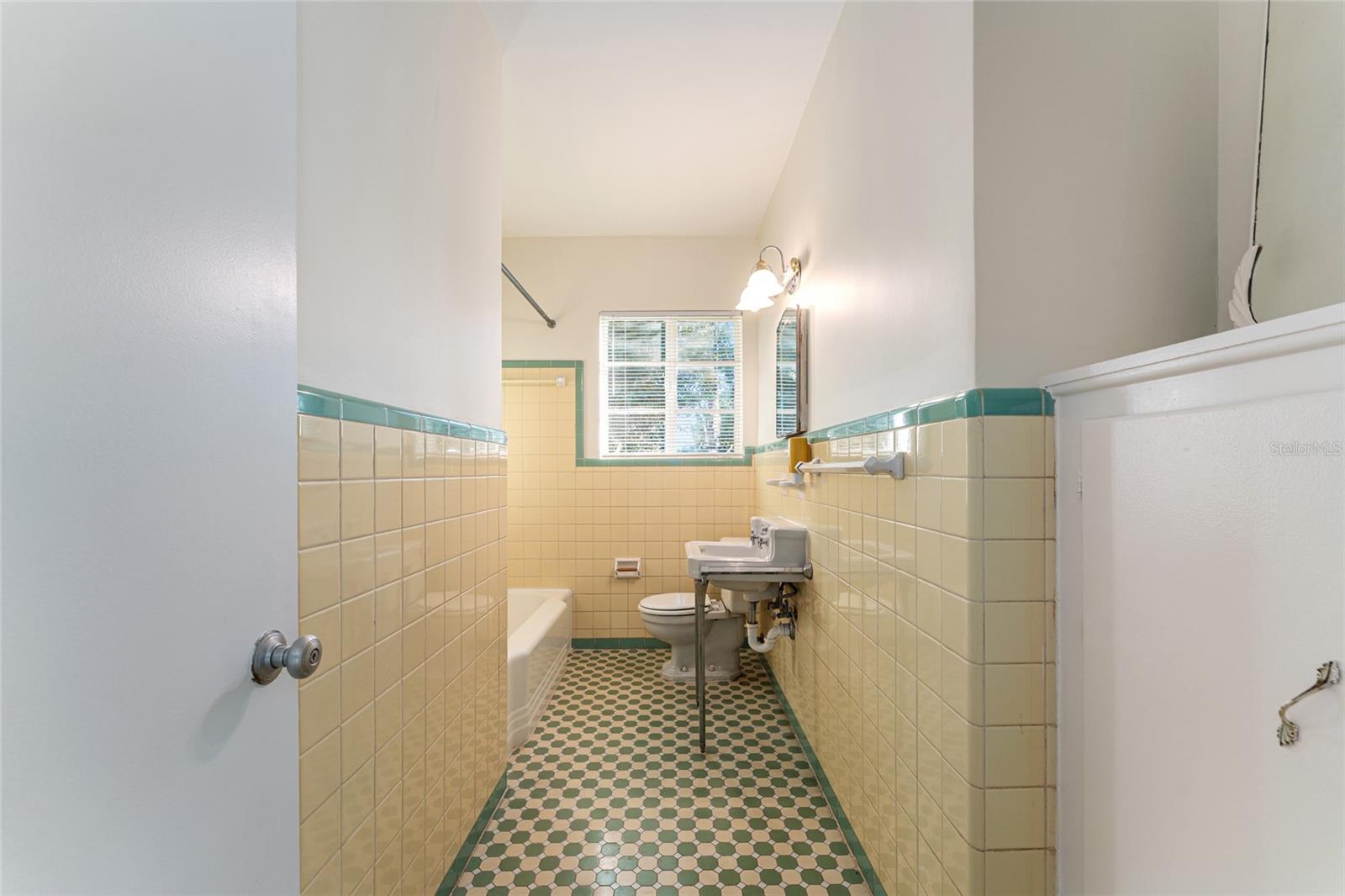 Image 44 of 75 For 1067 11th Terrace