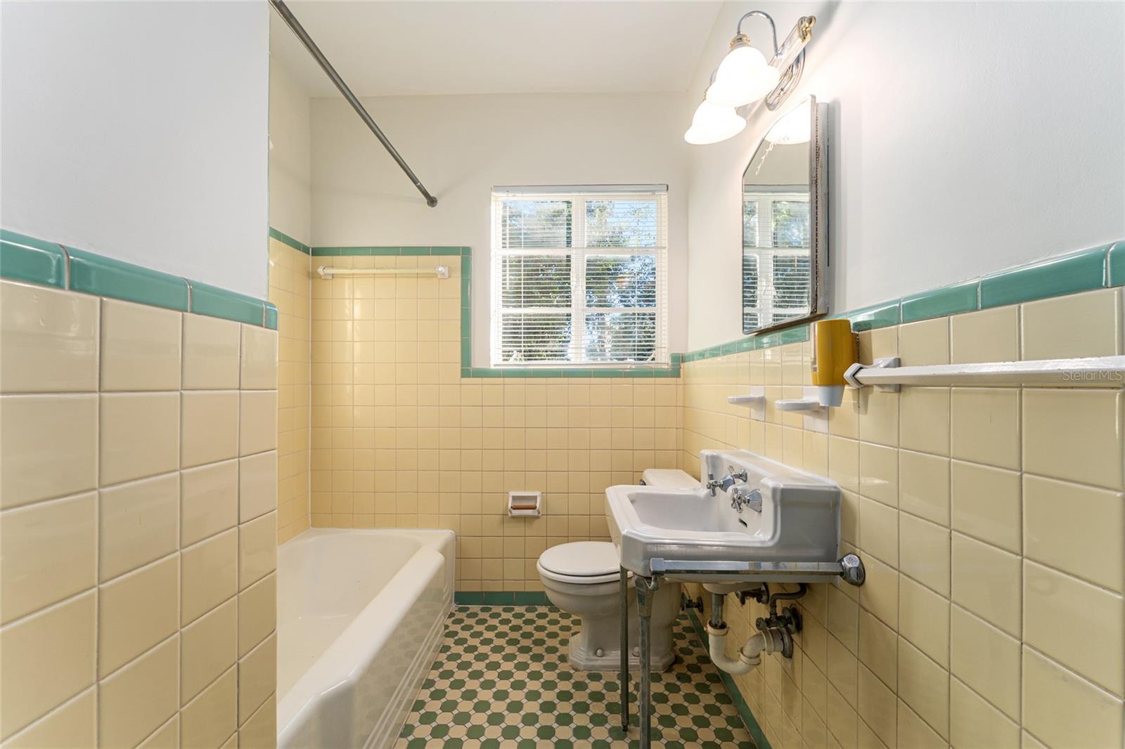 Image 45 of 75 For 1067 11th Terrace