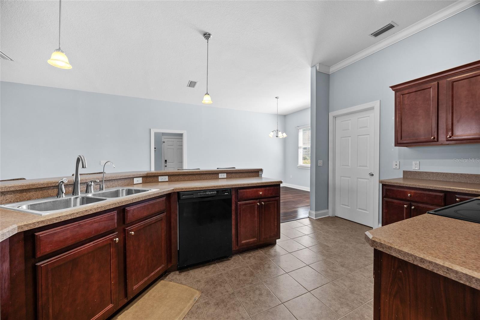 Image 8 of 33 For 16609 166th Drive