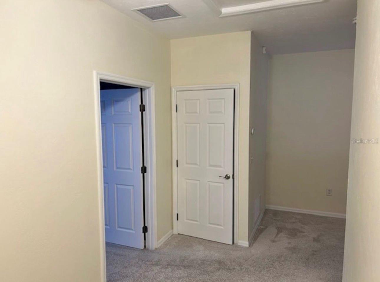 Image 3 of 9 For 542 39th Road 404