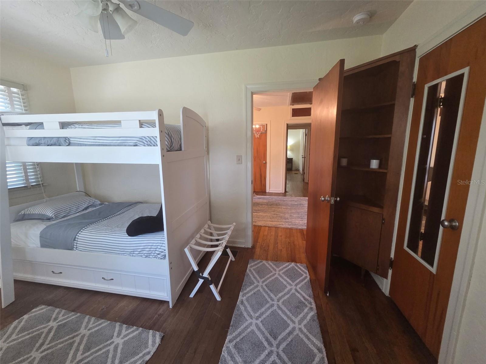 Image 6 of 20 For 2032 3rd Avenue